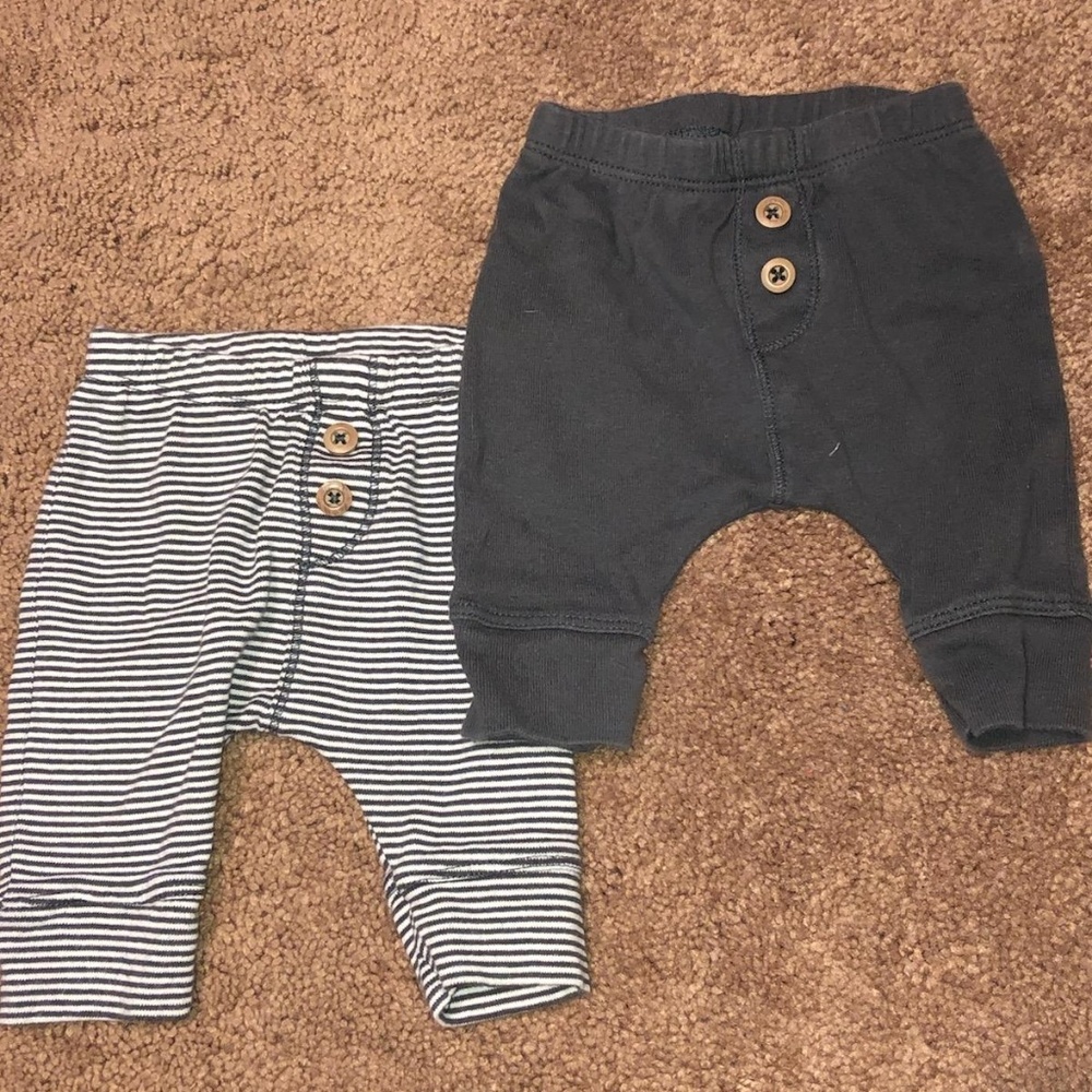 Set of two newborn pants, charcoal grey and white